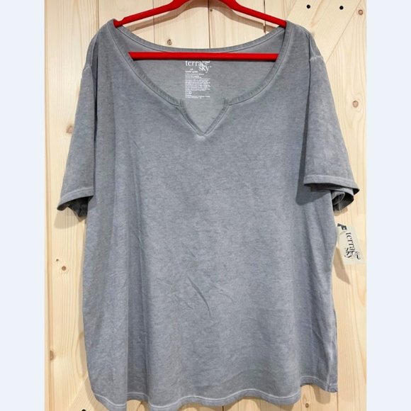 5/$20 NEW 4X Women's Distressed Notch Neck Tee-Generous Fit - Picture 2 of 6